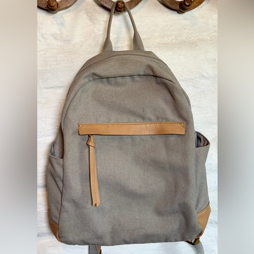 Universal Thread Backpack